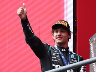 V Belgicku vydrel víťazstvo Antonelli, jeho tímový kolega vypadol v prvom kole. Hamilton zrazil mechanika