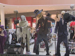 Čoraz viac dospelých podľahlo Halloweenu. Hitom sú desivé premeny