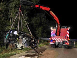 FOTO: Vážna nehoda: V aute sedelo 6 ľudí, šoféroval 16-ročný chlapec