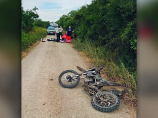Tragická nedeľa na juhu Slovenska. Motorkár (†29) narazil do rampy, pomôcť mu už nedokázali