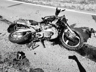 Nešťastie na Zemplíne. Pri zrážke s autom zahynul 55-ročný motorkár
