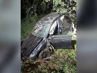 FOTO: Nočná nehoda na D1 na Liptove. Auto skončilo mimo cesty, diaľnicu museli čiastočne uzavrieť