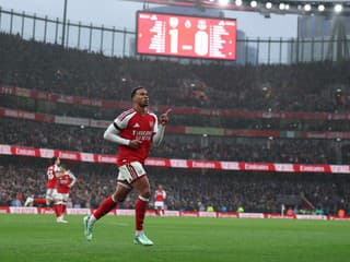 Séria Manchestru City skončila, Arsenal rivala dobehol. Aston Villa opäť naberá formu