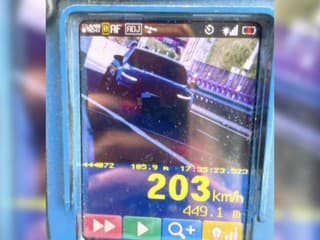 Na D1 letel 203 km/h, polícia ho namerala. Vodič zaplatil mastnú pokutu na mieste