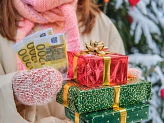 Pred Vianocami dostanú stovky eur navyše. Zamestnávatelia im musia vyplatiť najmenej 740 eur