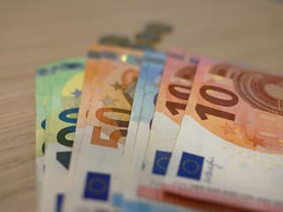 Od januára čaká mnohých Slovákov príjemná zmena. V peňaženke im zostane viac