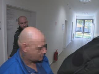 „Viem, že zomriem. On ma zabije.“ Muž väznený za týranie ženy údajne plánuje pomstu