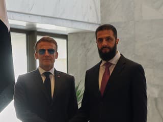 Neďaleko hotela, kde je ubytovaný Macron, explodovali výbušniny
