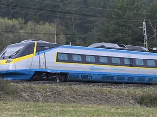 Vlaky pôjdu opäť normálne. ŽSR zrušili obmedzenie rýchlosti na tratiach zasiahnutých horúčavami