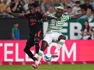 Súboj slovenských trénerov priniesol vyrovnaný duel. Bližšie do Európskej ligy má Ferencváros