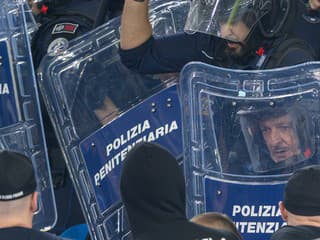 Fanúšikovia Slovana sa v Ríme dostali do konfliktu s políciou. Pri výtržnostiach prišlo k zraneniu