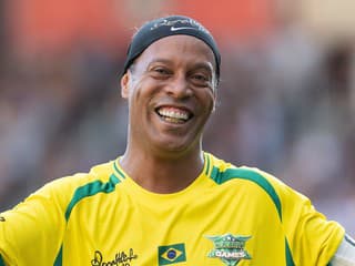 Ronaldinho bavil vypredaný trnavský štadión. Na trávnik sa vrátil aj legendárny Moravčík
