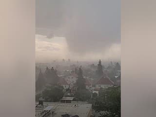 Búrky napáchali škody aj v Trnavskom či Nitrianskom kraji. Hlásia problémy v doprave aj výpadky elektriny
