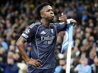 Vinícius sa opäť neudržal, súpera potiahol za vlasy. Hancko víťazne, Barcelona zostáva stopercentná