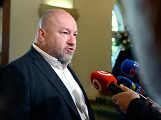 Minister Rudolf Huliak informoval o stretnutí so SFZ. Financie chce posielať priamo klubom