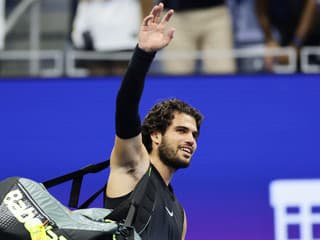 US Open: Alcaraz titul neobháji, v dlhom zápase nestačil na domáceho tenistu. Tiafoe otočil stratený duel