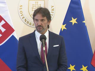 Spoločnosť českého miliardára platila Kaliňákovej firme. Jeho rezort si tam objednal miliónové zákazky