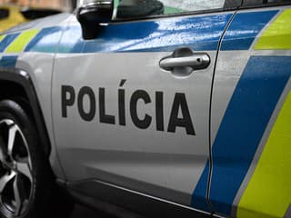 Dopravná nehoda v Trenčianskom kraji. Zrážka dvoch kamiónov uzavrela cestu
