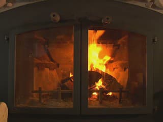 Za kúrenie môžete zaplatiť 800, ale aj takmer 2 000 eur ročne. Porovnali sme, čo sa oplatí najviac