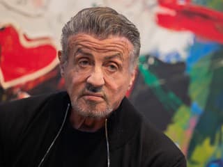 Z muža, ktorý prespával na staniciach, sa stala legenda. Sylvester Stallone oslavuje významné životné jubileum