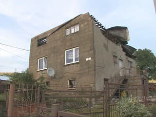 Strechu im zobralo priamo sponad hláv. Ničivá búrka po sebe nechala spustošené mesto