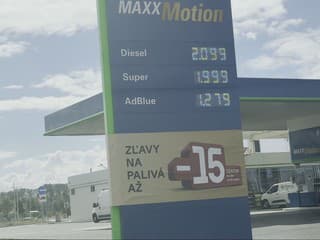 Rovnakých 100 eur, no v nádrži o 18 litrov menej. Palivá na Slovensku prelomili psychologickú hranicu