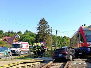 Nehoda na východe Slovenska: Auto vošlo pred idúci vlak, zrážke sa už nedalo zabrániť