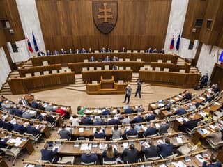 PS vedie pred Smerom, Republika je tretia. Pozrite si najnovší volebný prieskum
