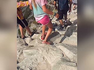 VIDEO: Turistka na Rysoch len v plážových papučiach. Ľudia nechápu, ako to rodičia mohli dovoliť