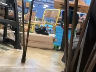 VIDEO: Krik, strach a utekajúci ľudia. Slovenka zažila na obrovskom európskom letisku chvíle hrôzy