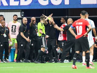 Egypťania cítili po vypadnutí z MS veľkú krivdu. Kontroverzné gesto trénera mohlo viesť k radikálnemu kroku
