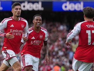 Obhajca titulu ťažký test zvládol, bezchybnú bilanciu má aj po londýnskom derby. United len s remízou