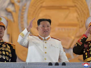 KĽDR sužujú horúčavy, obyvateľom má pomôcť zvláštny pokrm. Trpieť je ochotný aj Kim Čong-un, hlásia médiá