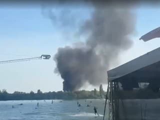 VIDEO: Požiar v Bratislave. K oblohe stúpa čierny dym