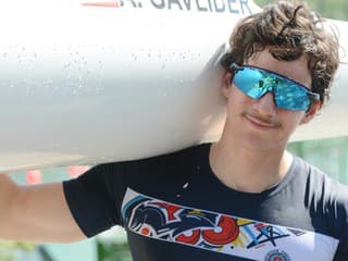 Fantastický úspech pre slovenskú kanoistiku. Alex Gavlider oslavuje zlato z majstrovstiev sveta