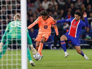 Paríž v šlágri zdolal Barcelonu. Lobotka víťazne, súboj Sauera s Hanckom skončil remízu