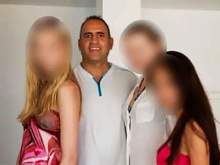 Zomrel muž, ktorý roky hľadal modelky pre Epsteina. V spisoch sa objavoval tisícekrát