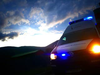 Dievča odpadlo na jarmoku, ľudia si šepkali, že ju videli s fľašou vodky. V skutočnosti mu prestalo biť srdce