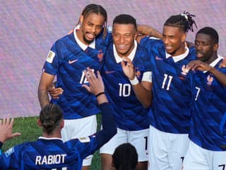 Paraguaj zaparkoval autobus, zlomil ho až pokutový kop. Mbappé dorovnal Messiho