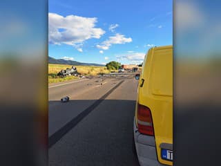 Tragická nehoda pri Turčianskych Tepliciach. Auto sa čelne zrazilo s kamiónom, 39-ročný vodič neprežil