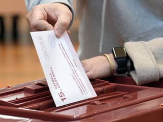 Vo voľbách v Lotyšsku zvíťazila Zjednotená kandidátka premiéra Kulbergsa