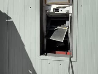 Na Slovensku vyletel do vzduchu ďalší bankomat. Odvážny svedok prekvapil páchateľov, tí odišli bez lupu