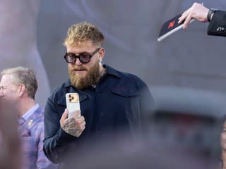 Košické letisko zažilo prekvapenie: Zo súkromného lietadla vystúpil jeden z najslávnejších influencerov sveta