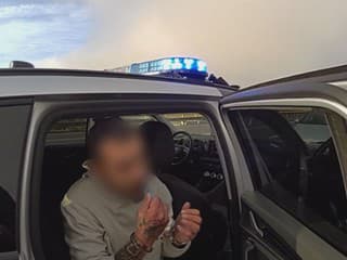 Zdrogovaný sa rútil po D1 v protismere, vo vrecku mal ďalšiu dávku. Mladík skončil pred súdom