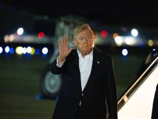 Záhadná výmena Air Force One: Trump musel na naliehanie Tajnej služby presedlať do starého lietadla