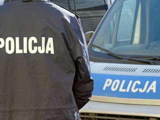 Susedia mali vidieť už len zakrvavené okno. Muž dobodal partnerku vo Varšave, malo ísť o Slovákov