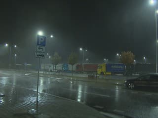 Na Slovensko prišiel dlho očakávaný dážď. V niektorých častiach sa však ľudia tešia zbytočne