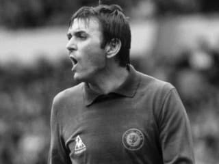 Anglický futbal zasiahla smutná  správa. Vo veku 78 rokov zomrel legendárny brankár