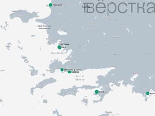 Nezvyčajná koncentrácia jácht ruských oligarchov. Všetky kotvia neďaleko luxusného plavidla spájaného s Putinom