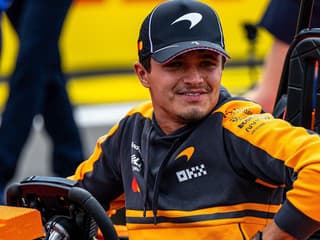 Majster sveta F1 čelí nenávisti na internete. Na stranu Norrisa sa postavil konkurenčný tím: Nemožno to tolerovať